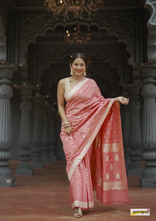 Modern Saree Look – Simple Yet Stylish