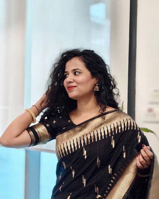 Royal Navy With Gold Pallu