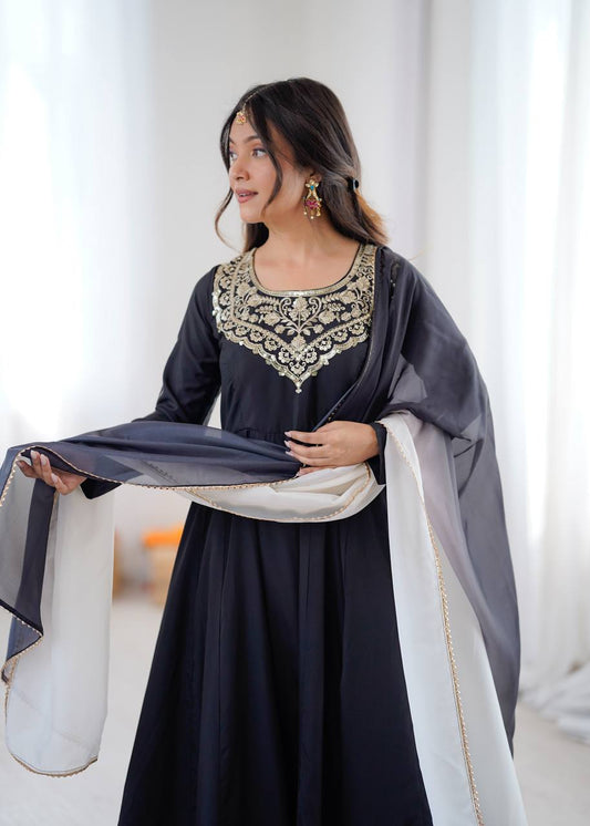 Black Royal Anarkali Kurta Set