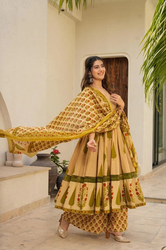 "Festive Glow"-Green Kurta Set for Wommen