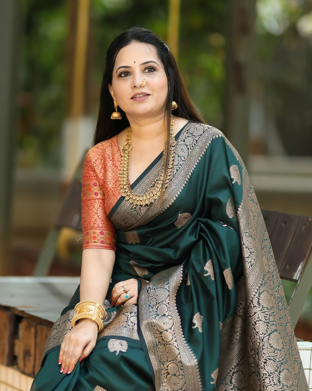 Elegance in Emerald : A Timeless Silk Story
