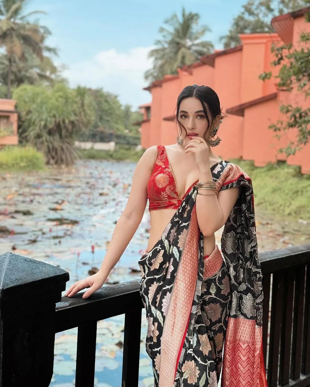Black Banarasi Silk Saree with Red Contrast Border & Floral Zari Weaving