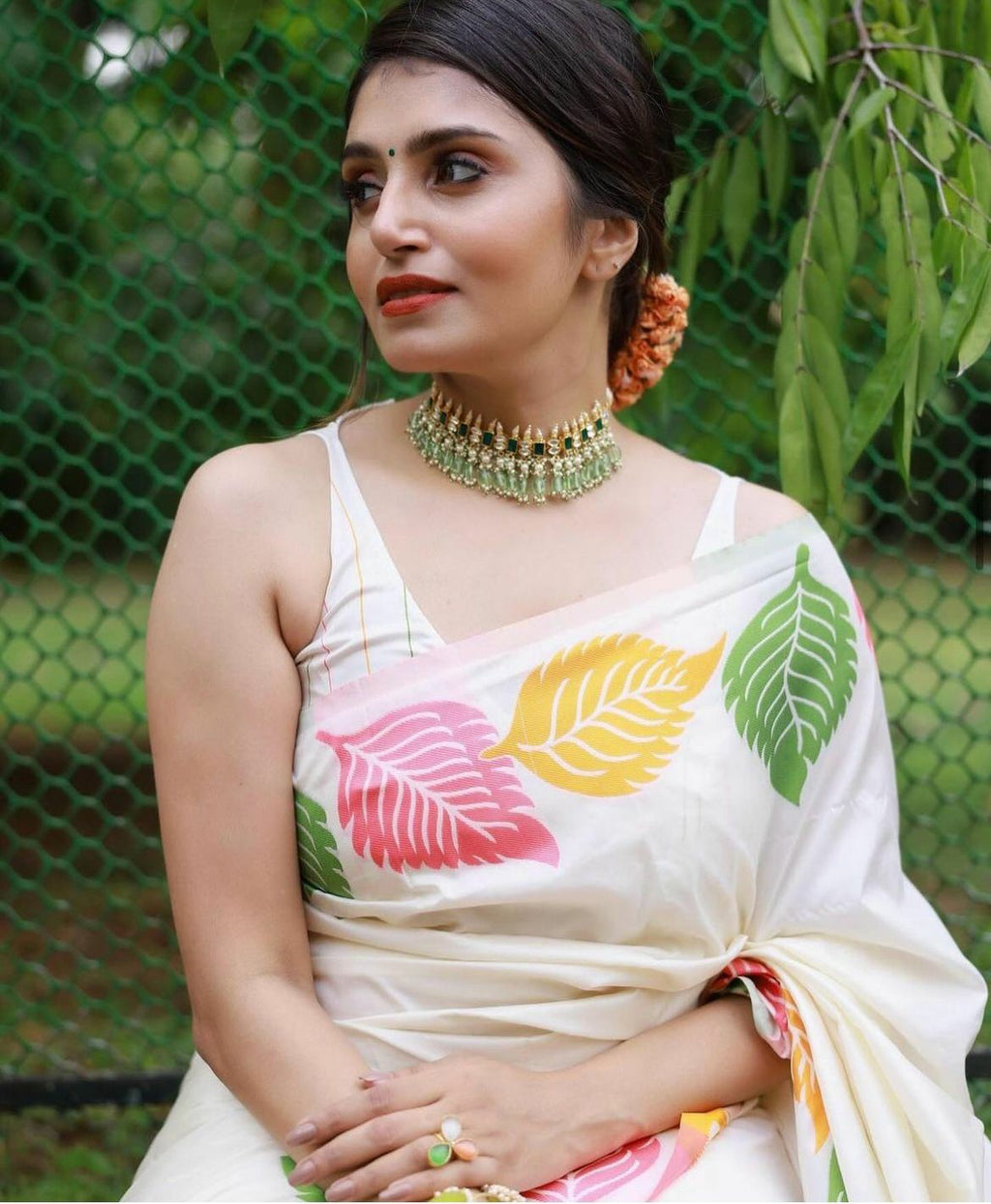 Designer Printed Saree with Artistic Leaf Motifs