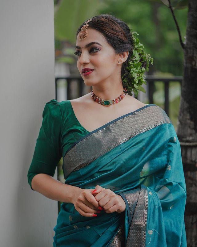 Elegant Rama Green Silk Saree with Zari Border for Women