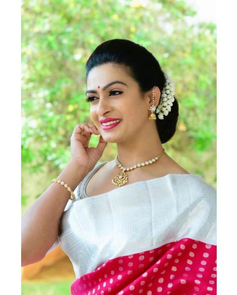 White Silk Saree with Pink Contrast Pallu