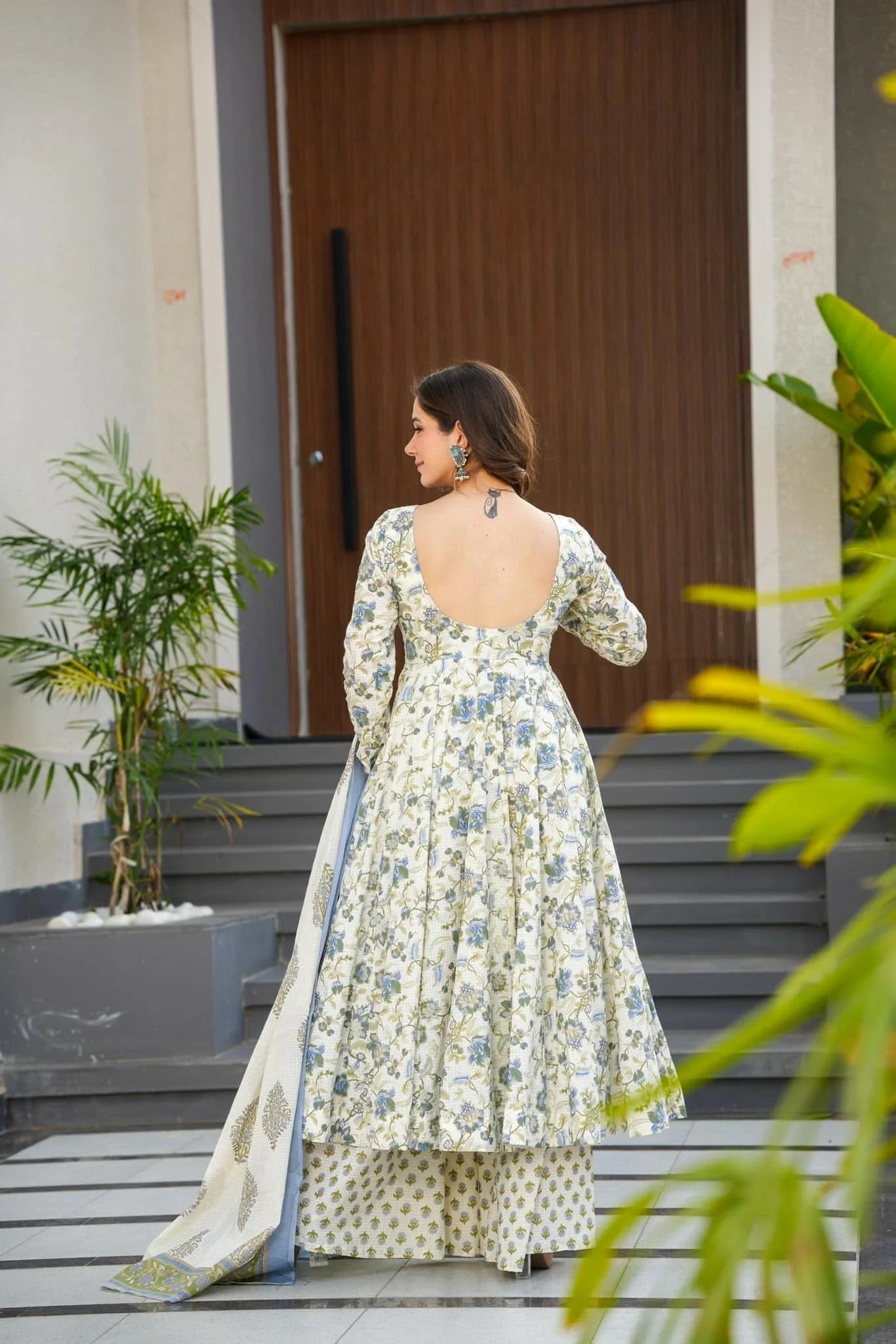 Styles Off-White Kurta Set For Women