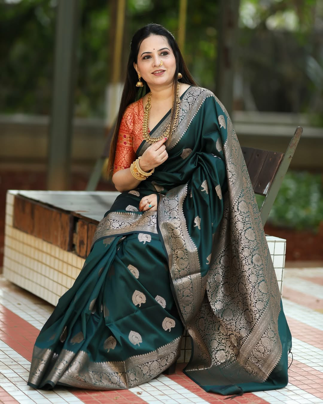Elegance in Emerald : A Timeless Silk Story