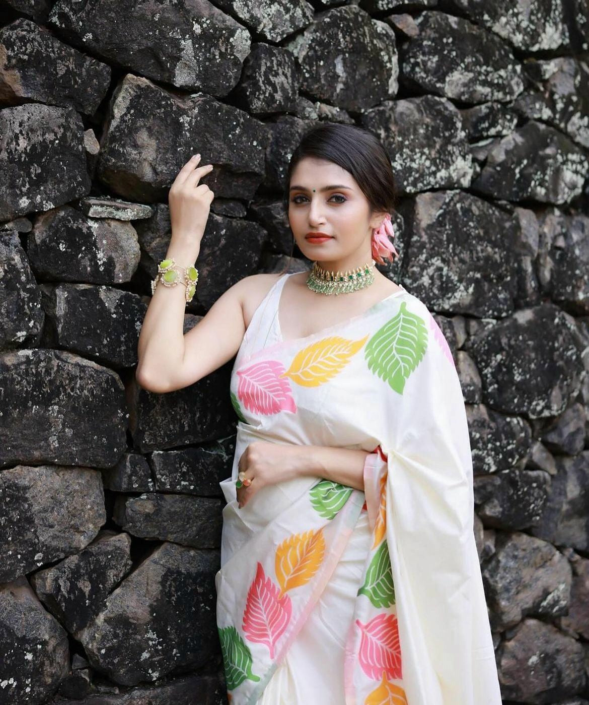 Designer Printed Saree with Artistic Leaf Motifs