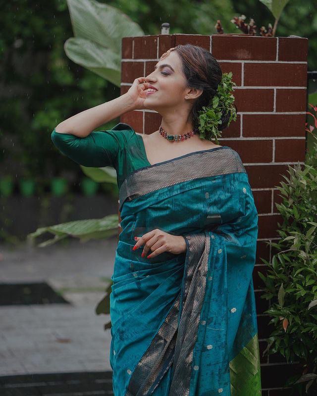 Elegant Rama Green Silk Saree with Zari Border for Women
