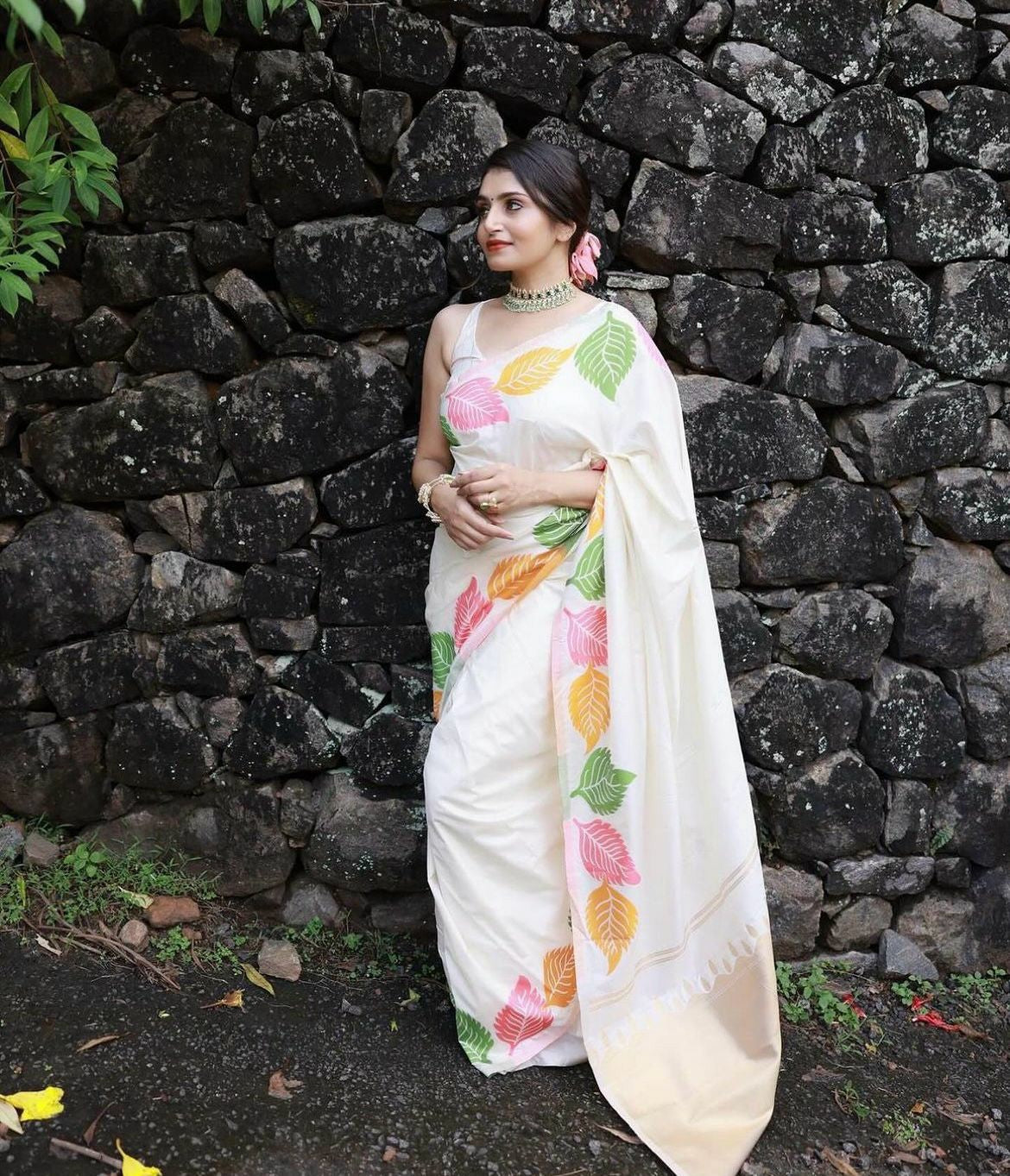 Designer Printed Saree with Artistic Leaf Motifs