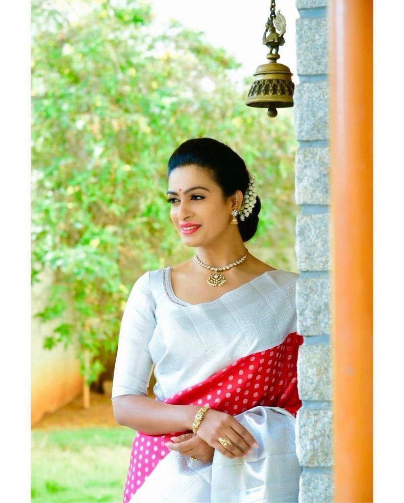 White Silk Saree with Pink Contrast Pallu