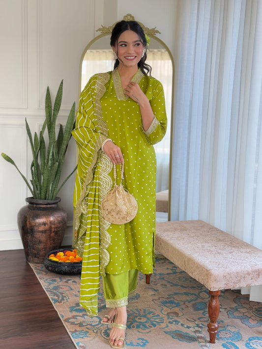 Emerald Green Kurta Set with Exquisite Embroidery