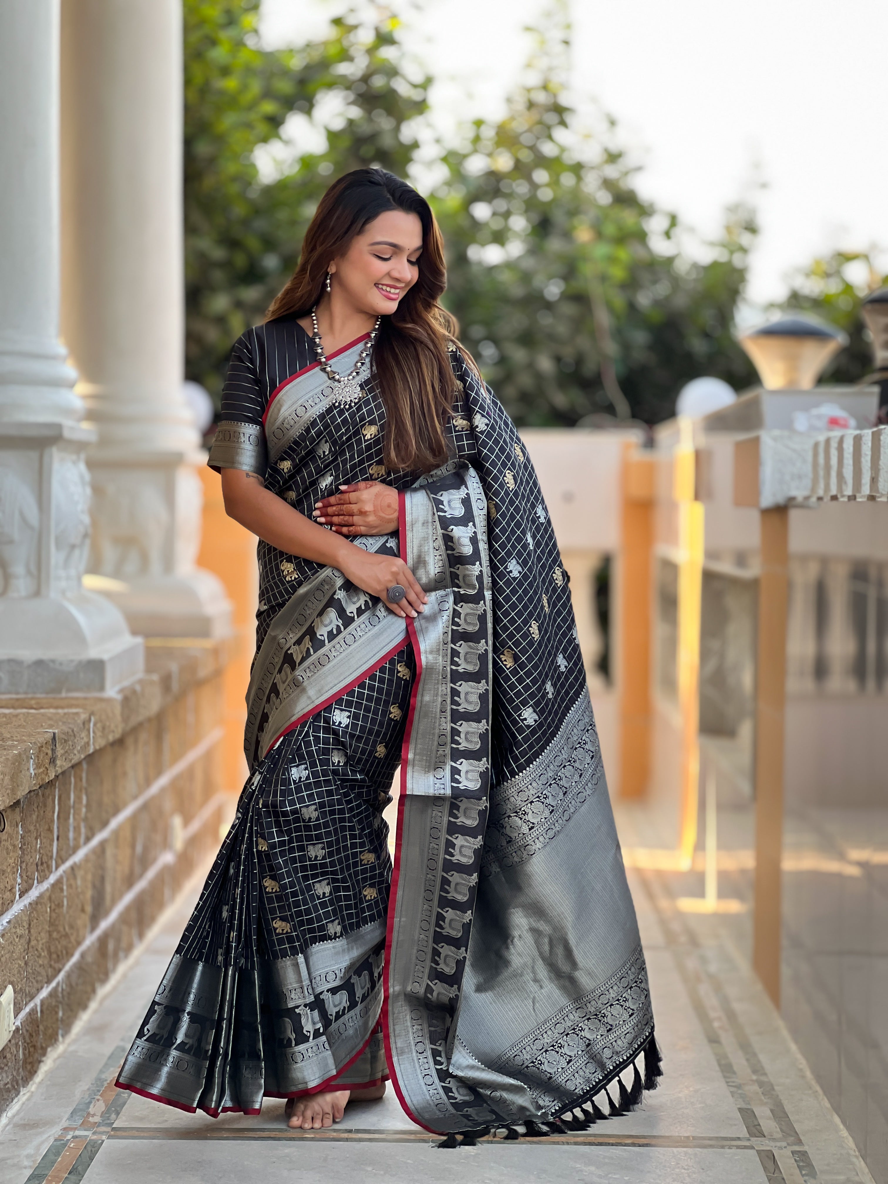 Elegant Woven Designer Saree with Traditional Motifs