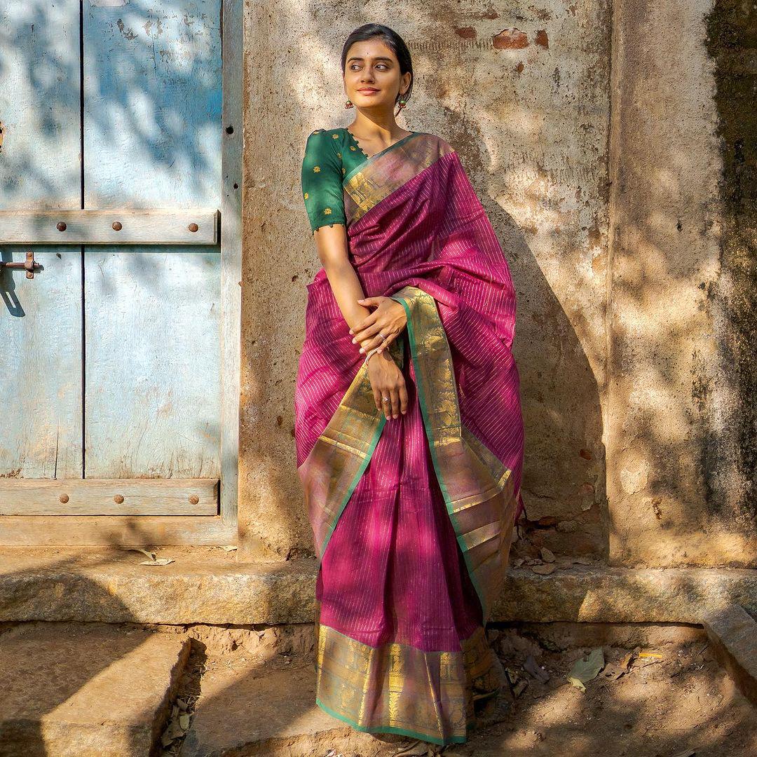 Elegant Silk Saree with Gold Zari Weaving & Rich Border
