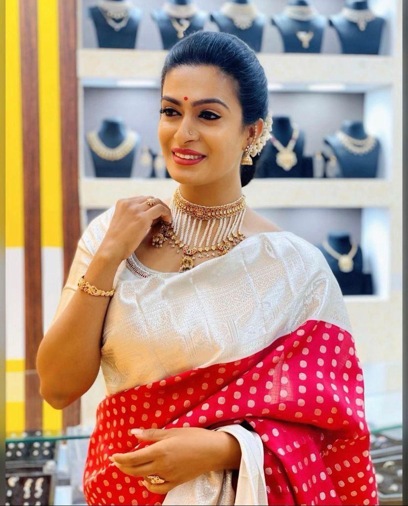 White Silk Saree with Pink Contrast Pallu