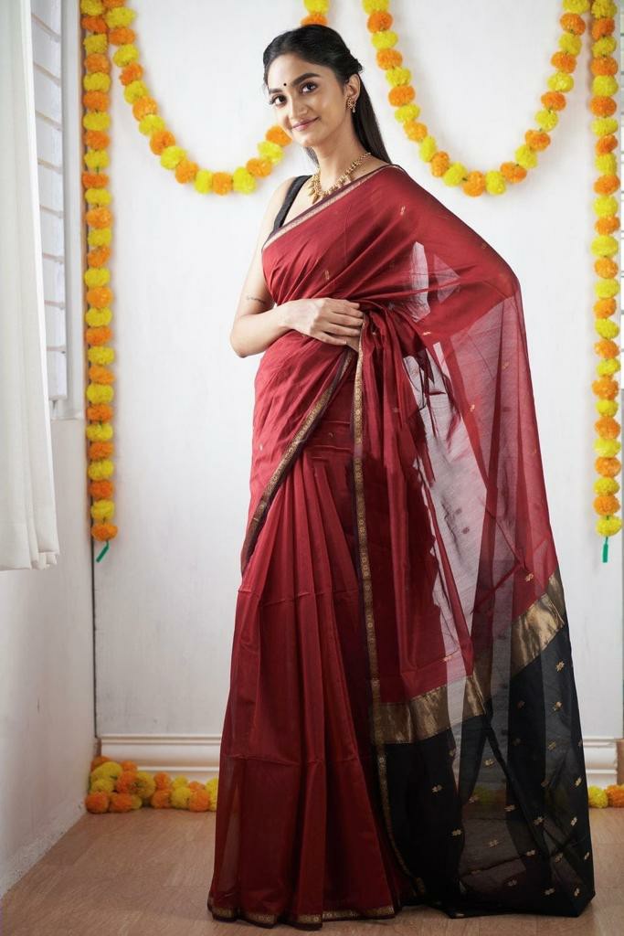 Elegant Traditional Saree with Contrast Border & Minimal Motifs for Festive Wear