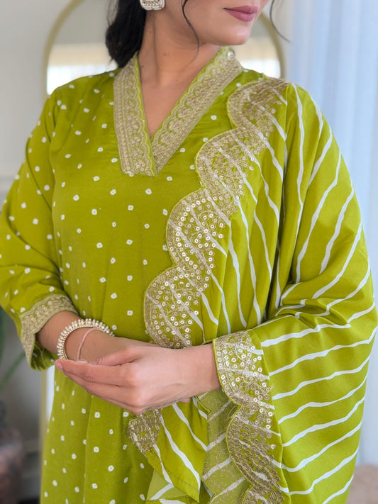 Emerald Green Kurta Set with Exquisite Embroidery