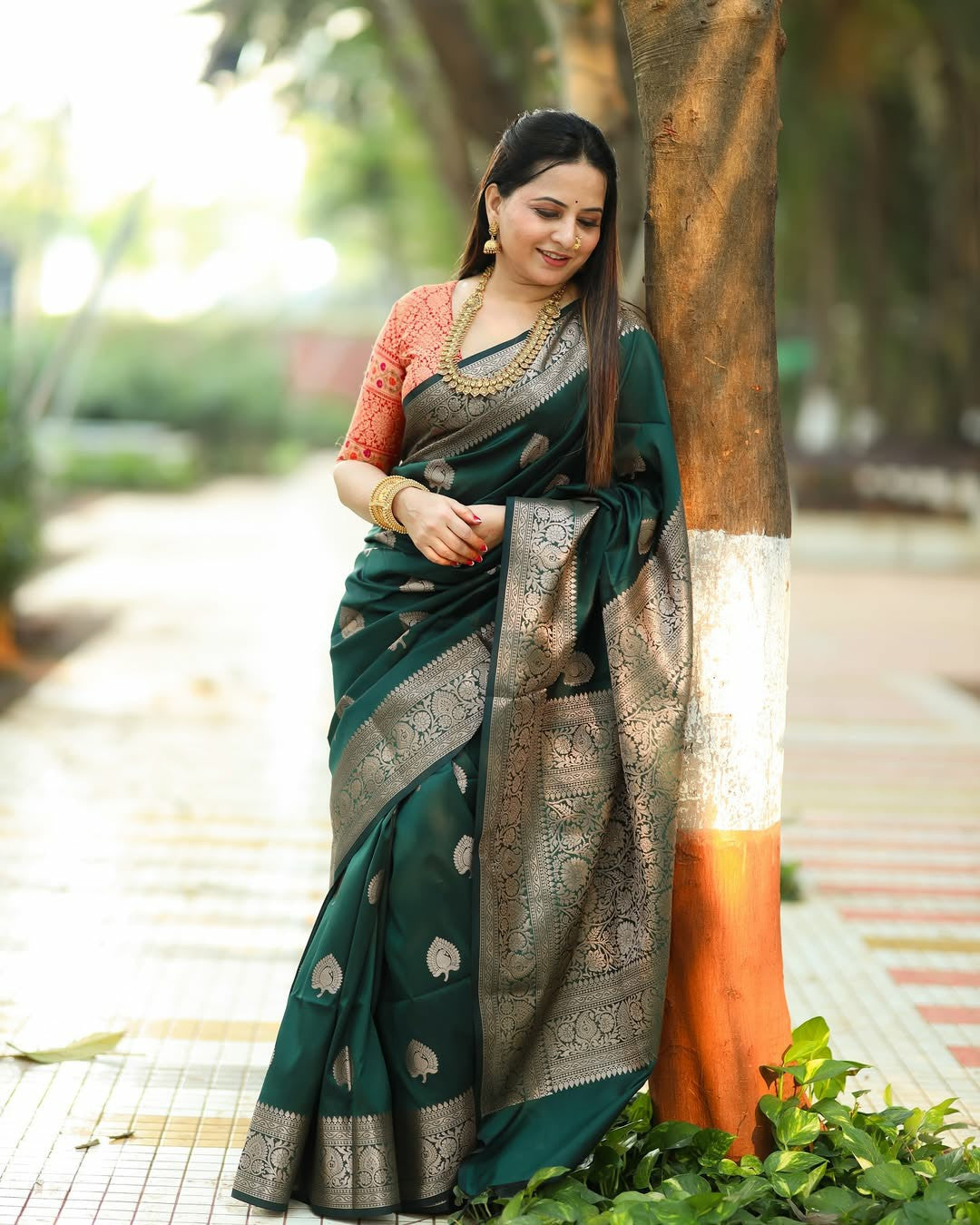Elegance in Emerald : A Timeless Silk Story