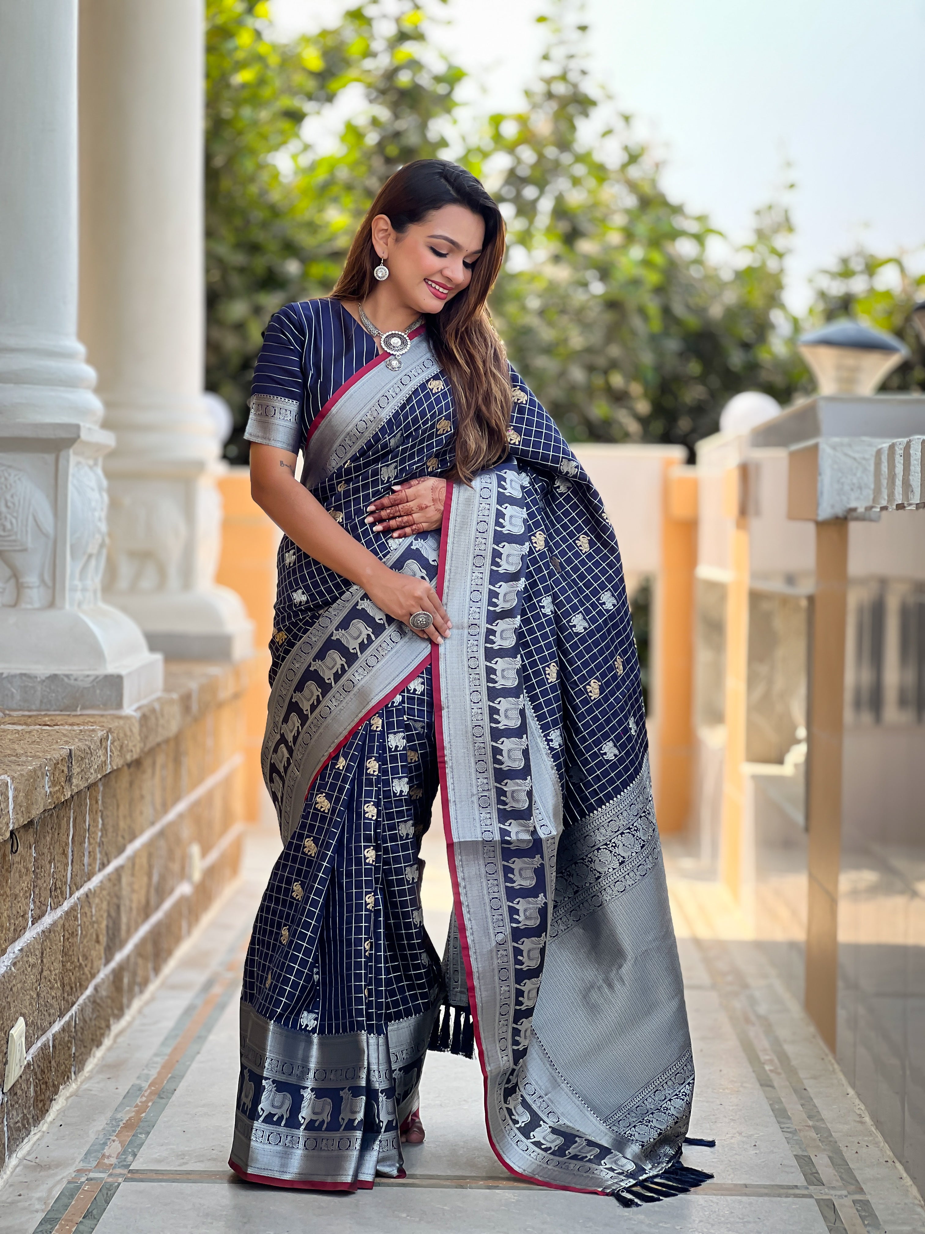 Elegant Woven Designer Saree with Traditional Motifs