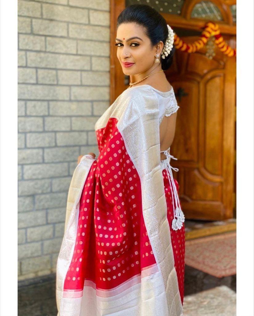 White Silk Saree with Pink Contrast Pallu