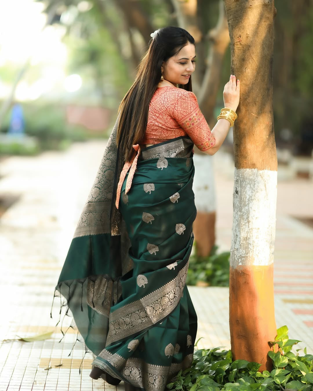 Elegance in Emerald : A Timeless Silk Story