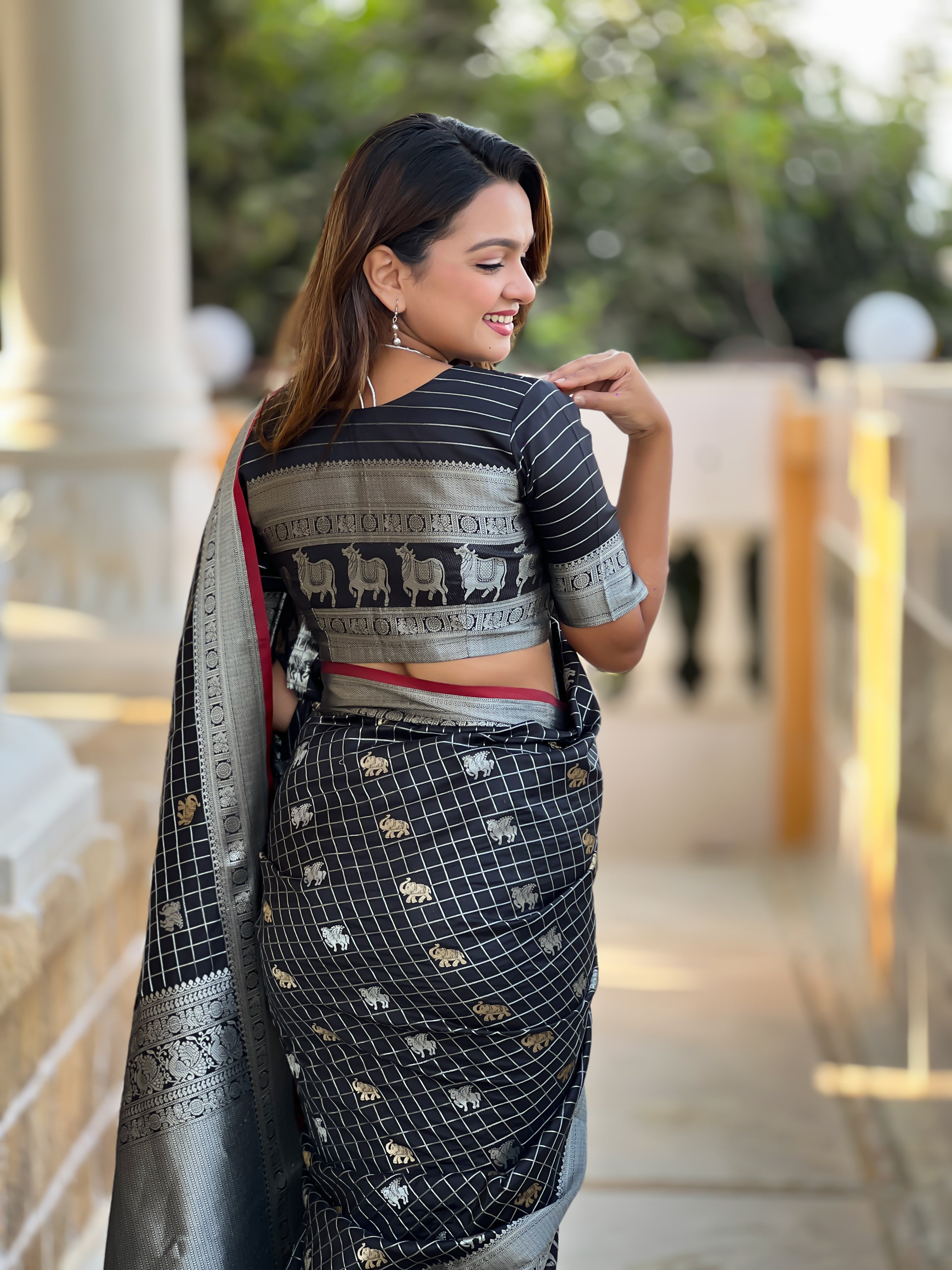 Elegant Woven Designer Saree with Traditional Motifs
