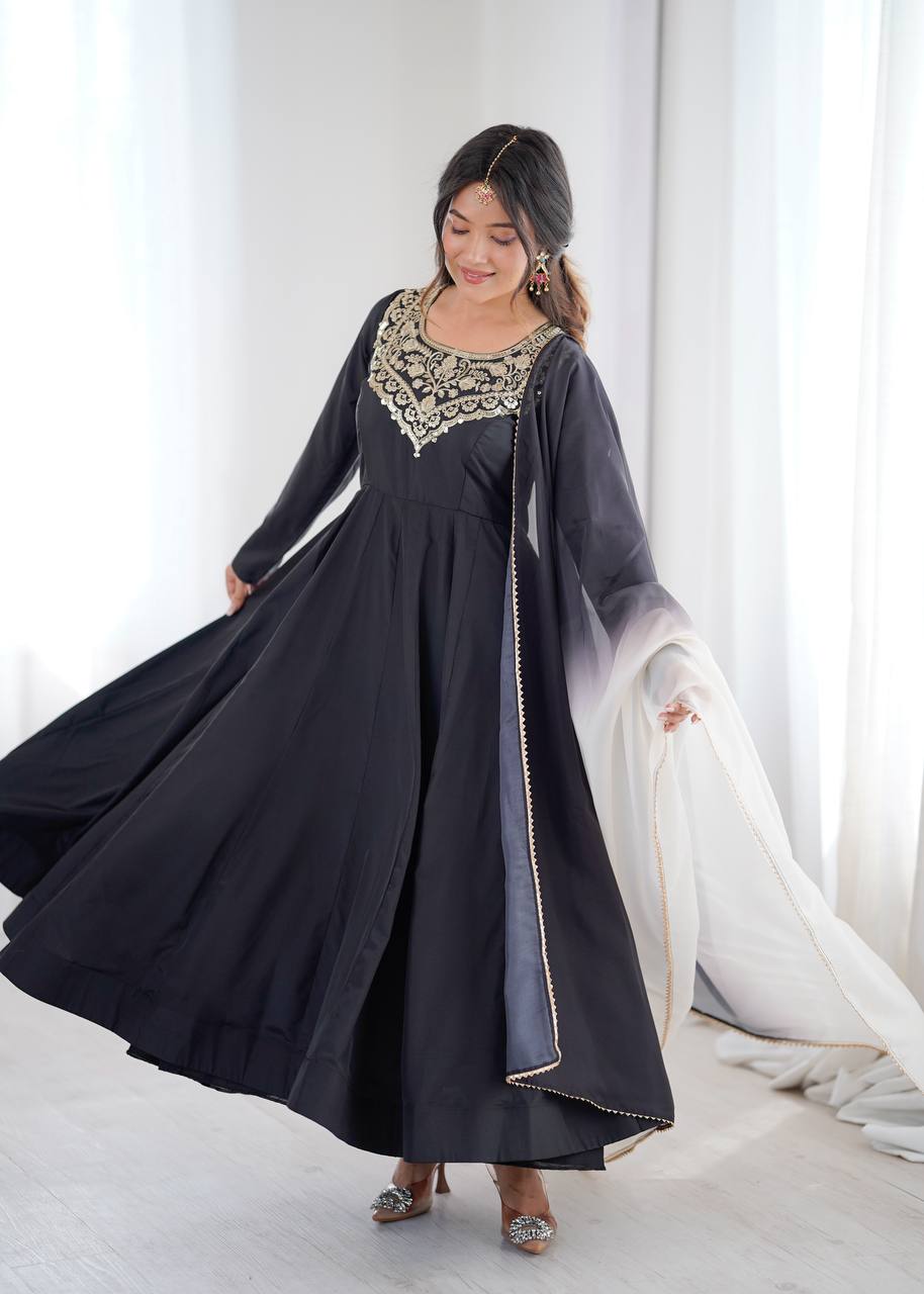 Black Royal Anarkali Kurta Set