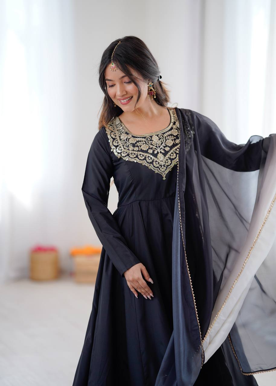 Black Royal Anarkali Kurta Set