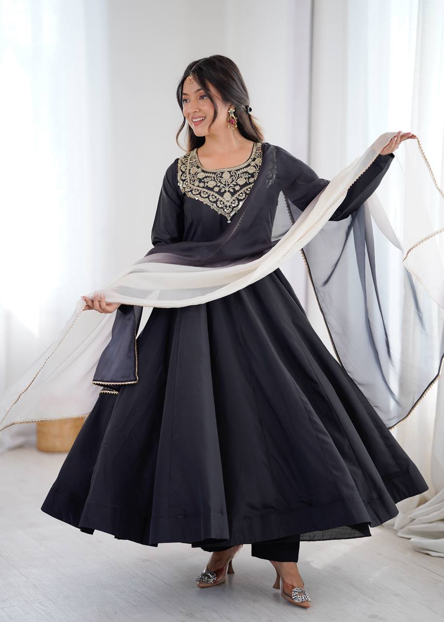 Black Royal Anarkali Kurta Set