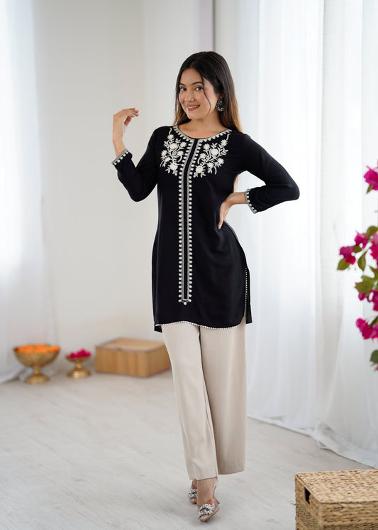 Elegant Black Tunic for Women – Stylish Ethnic & Casual Wear