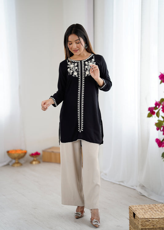 Elegant Black Tunic for Women – Stylish Ethnic & Casual Wear