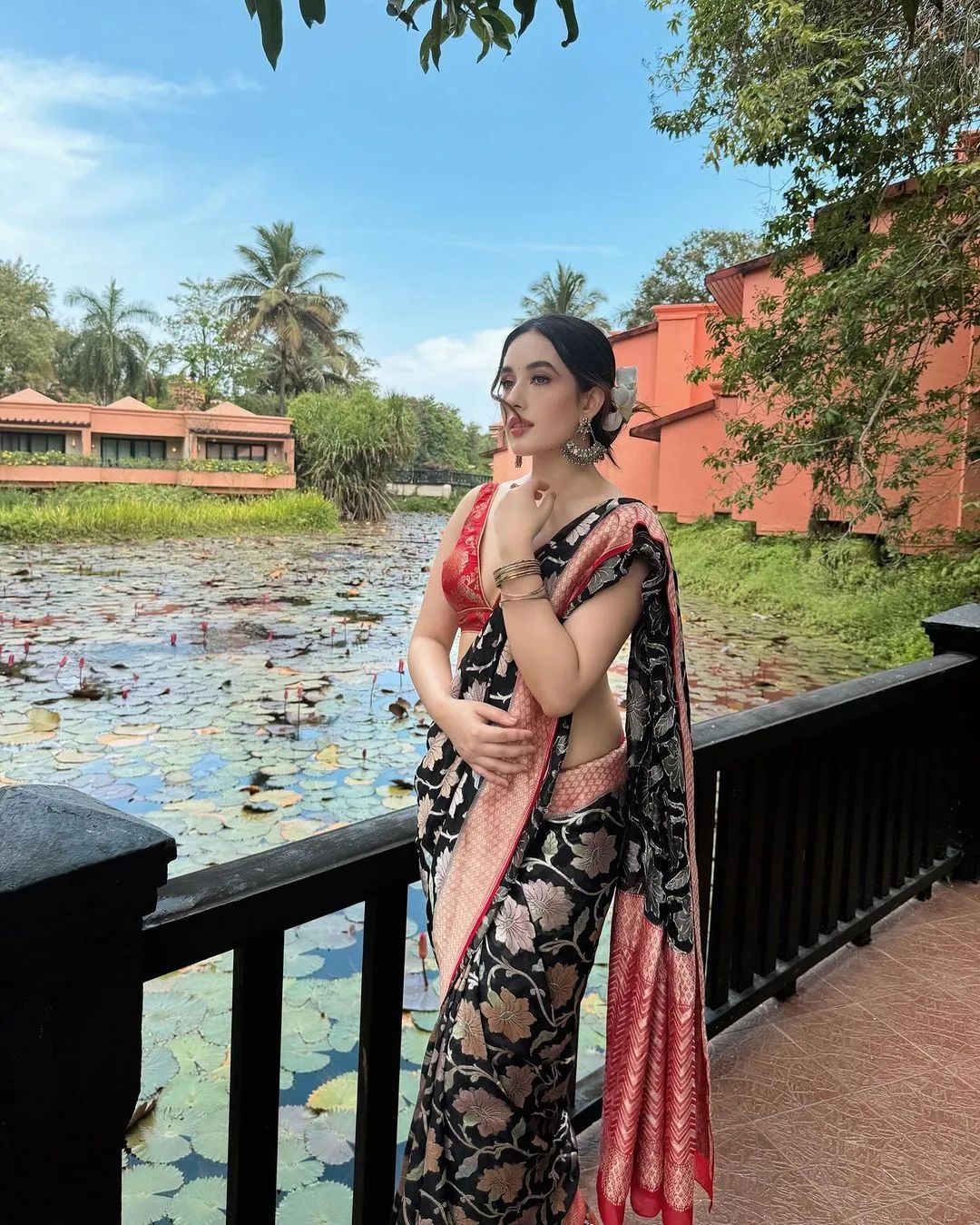 Black Banarasi Silk Saree with Red Contrast Border & Floral Zari Weaving