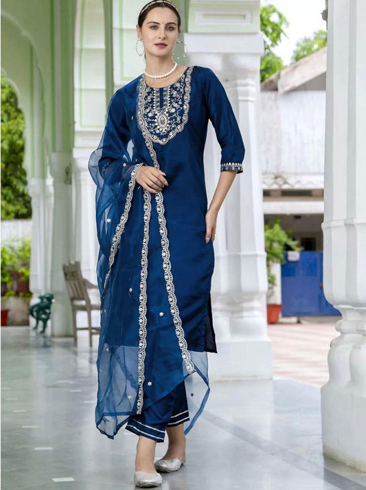 Graceful Peach Embroidered Kurta Set with Sheer Dupatta