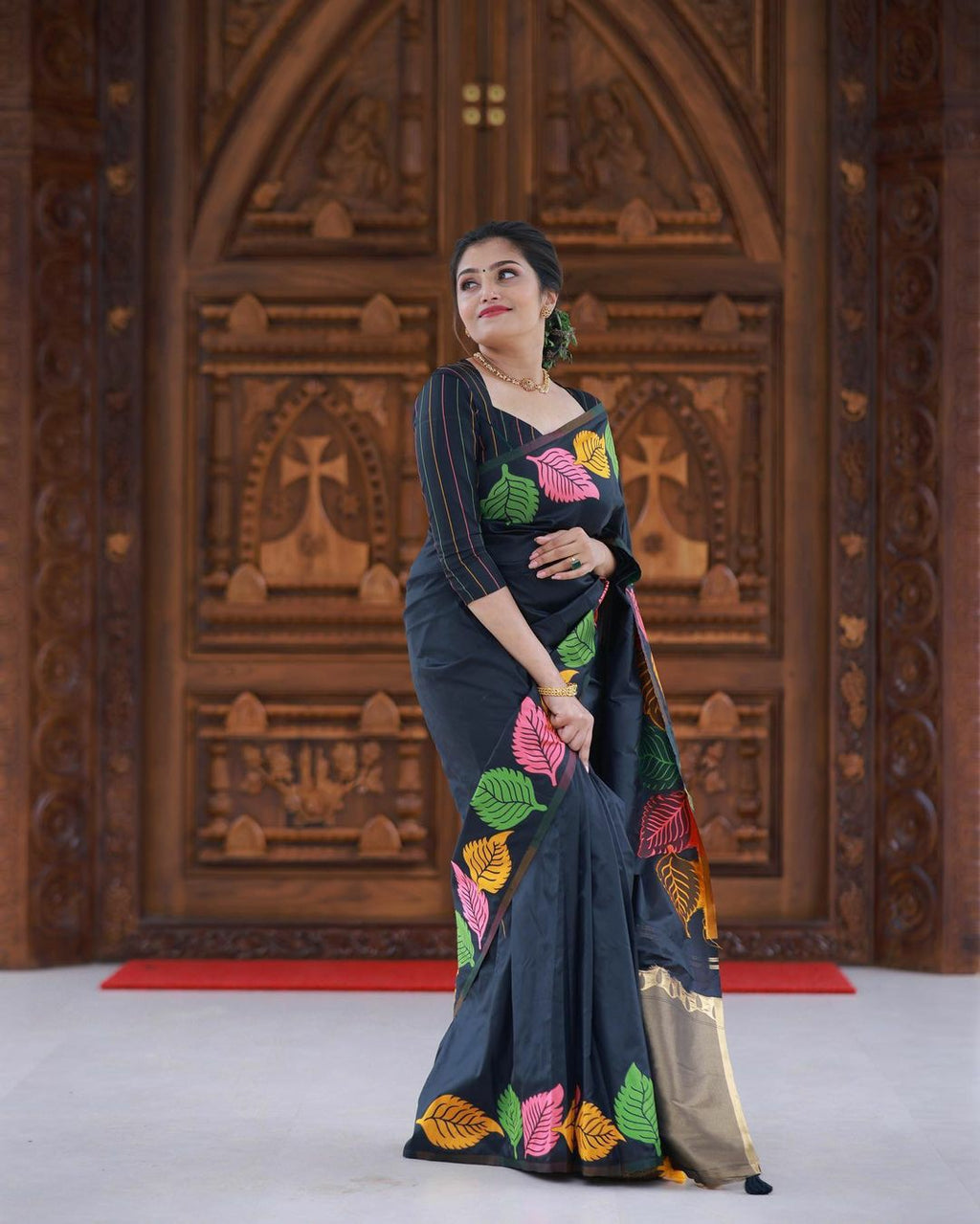 Designer Printed Saree with Artistic Leaf Motifs