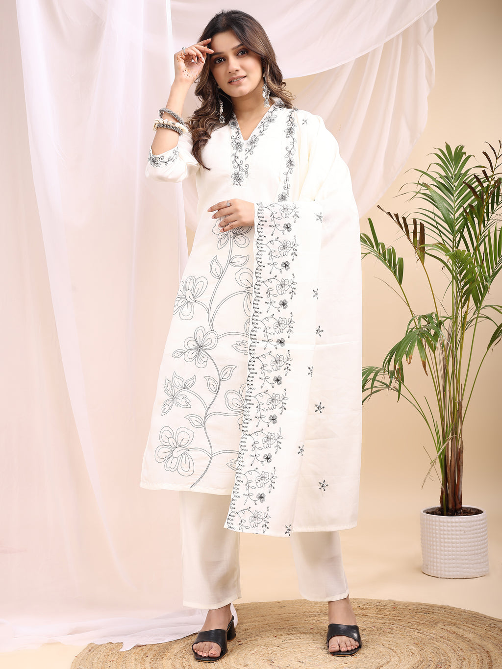 Elegant White Embroidered Kurta Set with Dupatta for Women