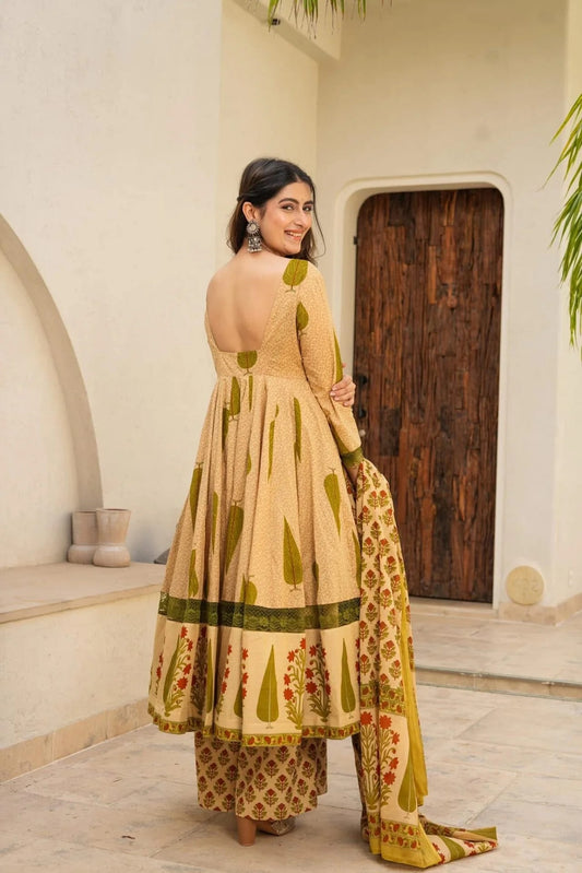 "Festive Glow"-Green Kurta Set for Wommen