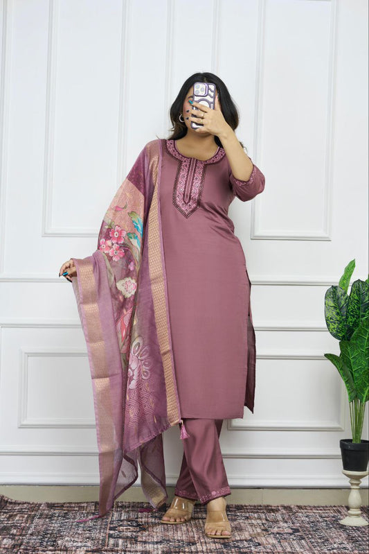 Traditional Wear Ethenic Kurta Set For Women