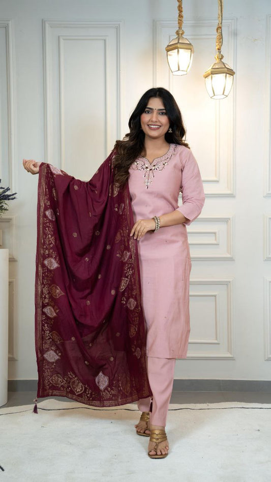 Peach Kurta Set with Maroon Dupatta – Elegant Women’s Ethnic Wear