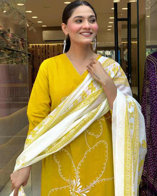 Trending Wear Silk Yellow Kurta Set For Women