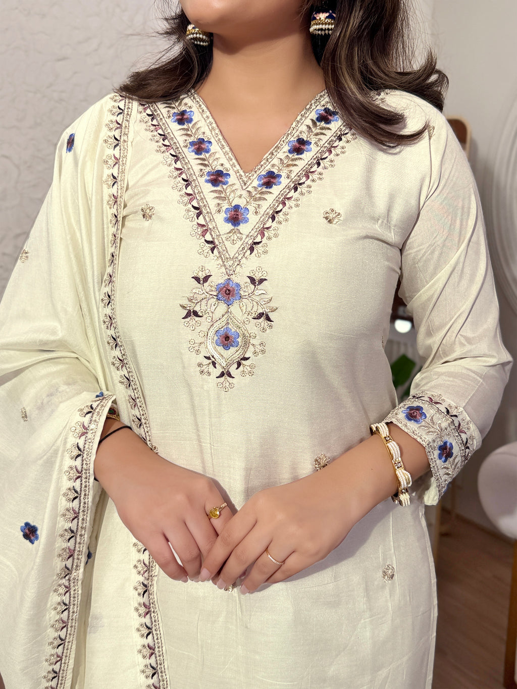 Elegant Off-White Embroidered Kurta Set with Dupatta for Women