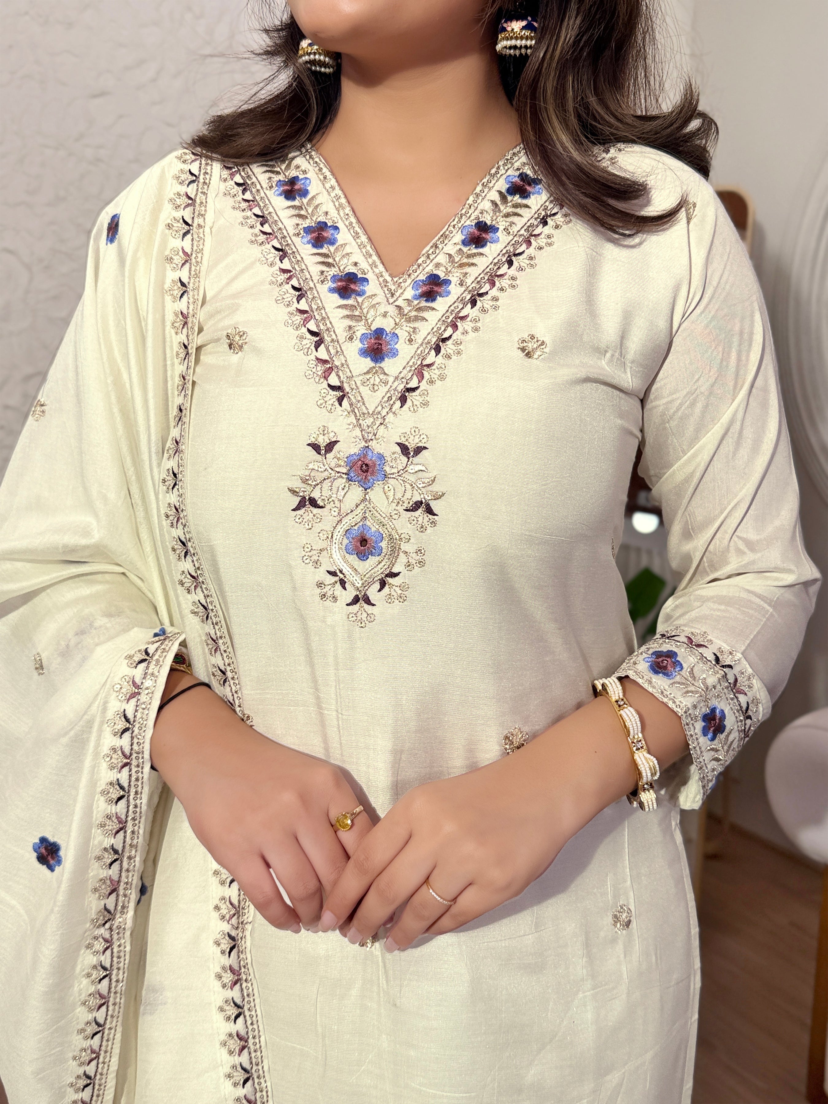 Elegant Off-White Embroidered Kurta Set with Dupatta for Women