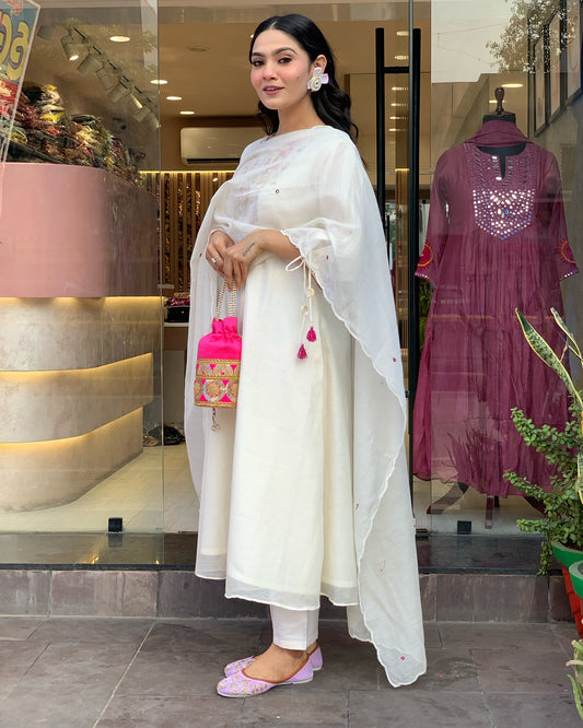 Exquisite Off-White Embroidered Kurta Set with Sheer Dupatta