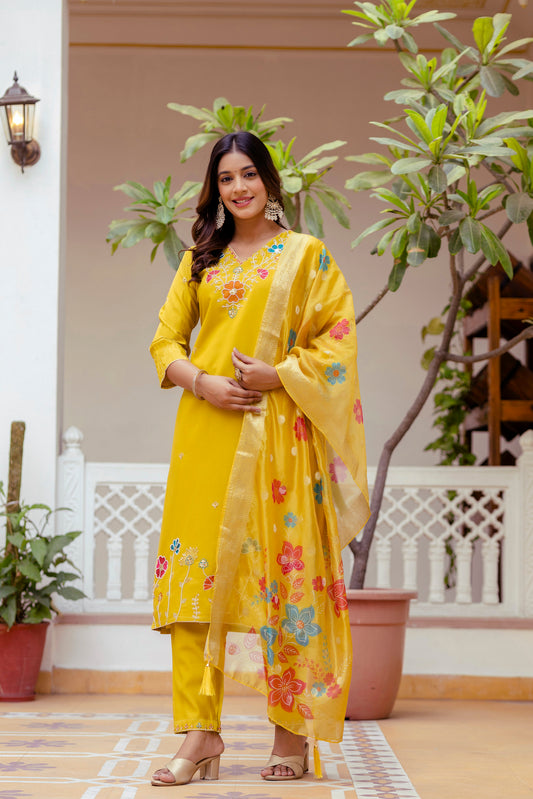 Beatifull Yellow Kurta Set For Women