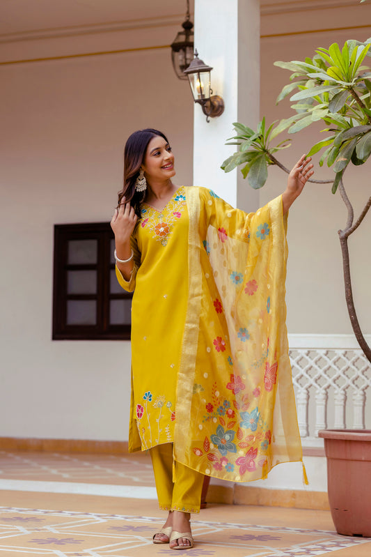 Beatifull Yellow Kurta Set For Women