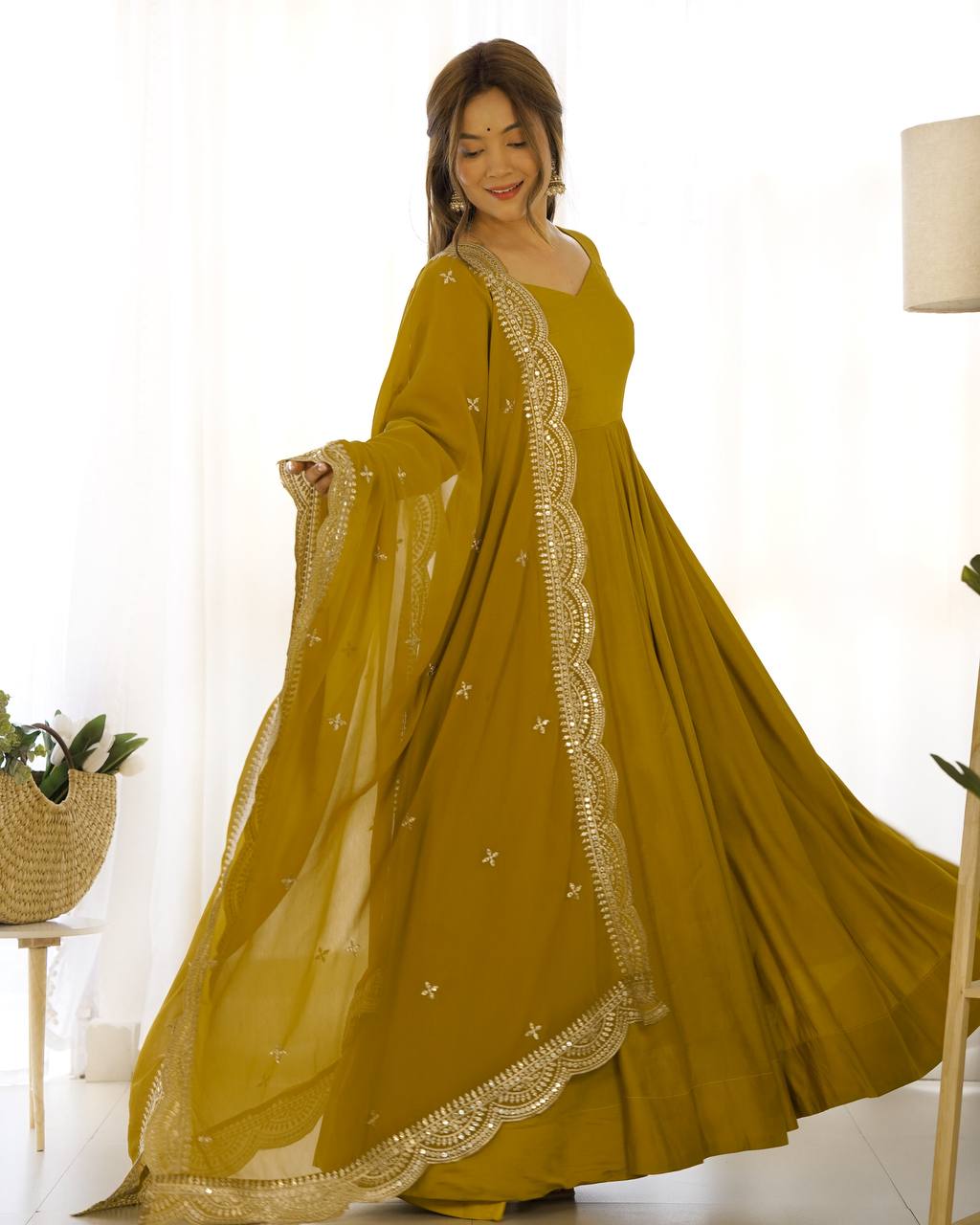Royal Scalloped Border Anarkali Suit Set