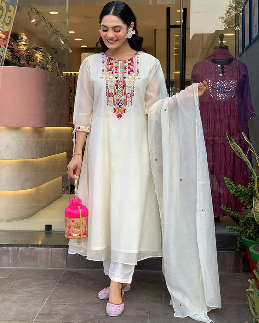 Exquisite Off-White Embroidered Kurta Set with Sheer Dupatta